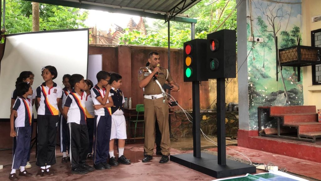 මාර්ග ආරක්ෂණය පිළිබඳව පාසල් සිසුන් දැනුවත් කිරීම. (දුම්බර රාජකීය ප්‍රාථමික විද්‍යාලය හා පල්ලේගම මධ්‍ය මහා විද්‍යාලය)