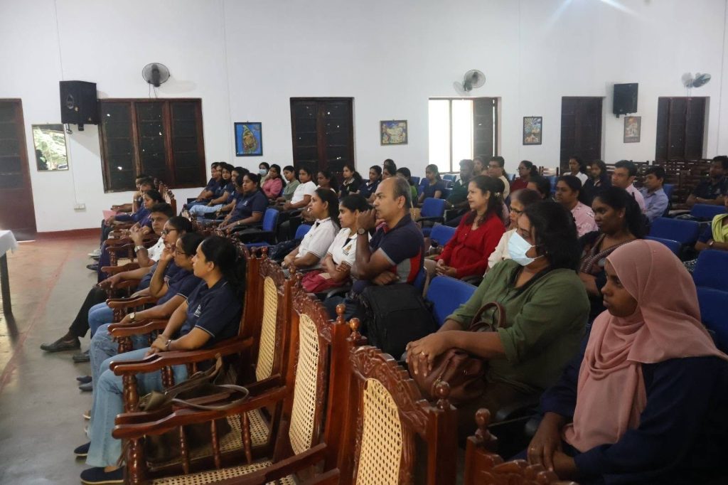 A training program held for officers responsible for issuing vehicle revenue licenses in the Central Province.